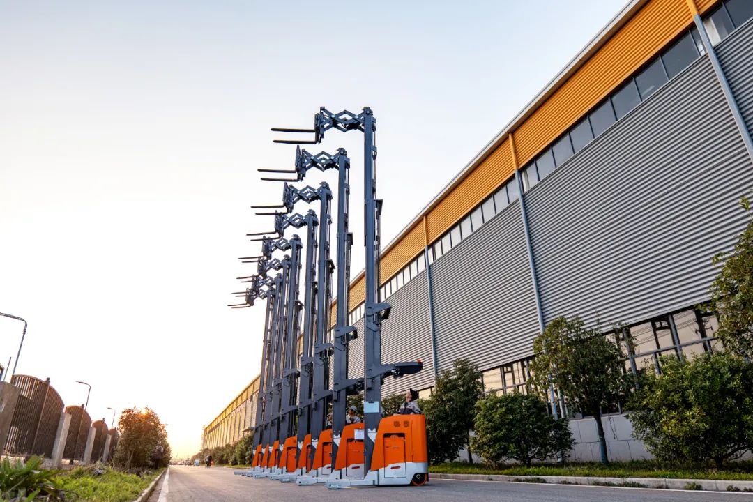 Caso de cliente|La carretilla elevadora de doble alcance Zowell permite a las fábricas de autopartes en el extranjero realizar un almacenamiento eficiente e intensivo